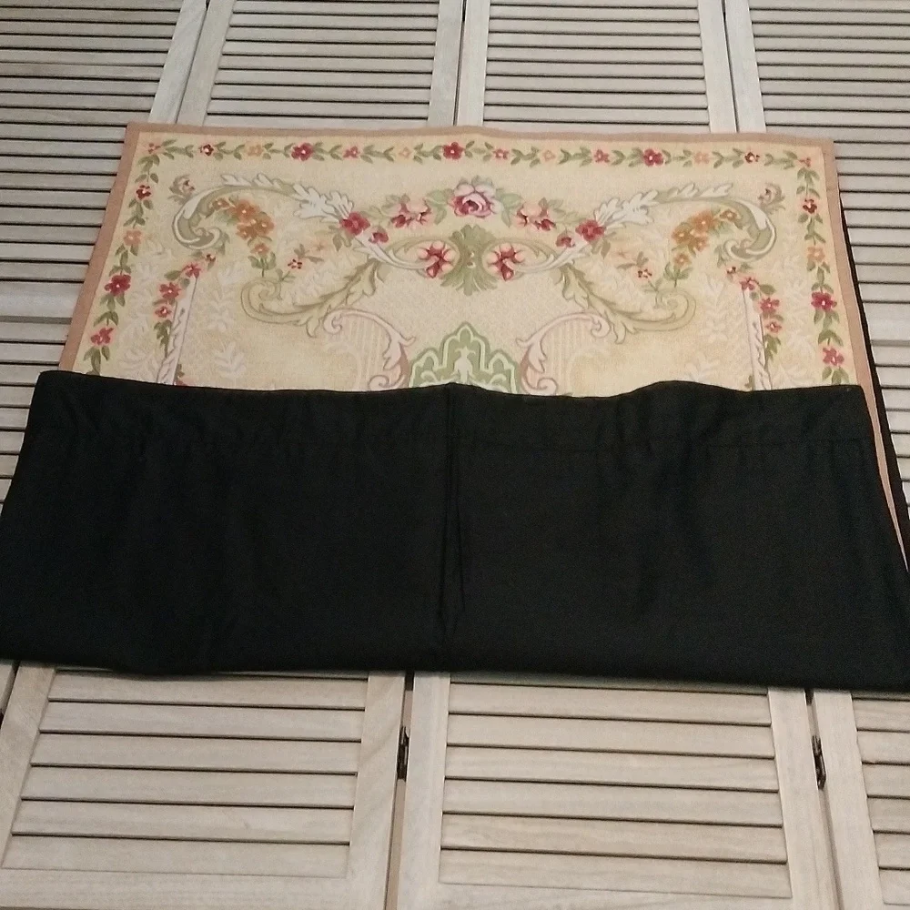 ⚜️ Vintage Floral Tapestry Wall Hanging